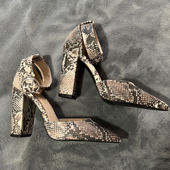 Charlotte Russe closed heel snake print - Picture 3 of 3